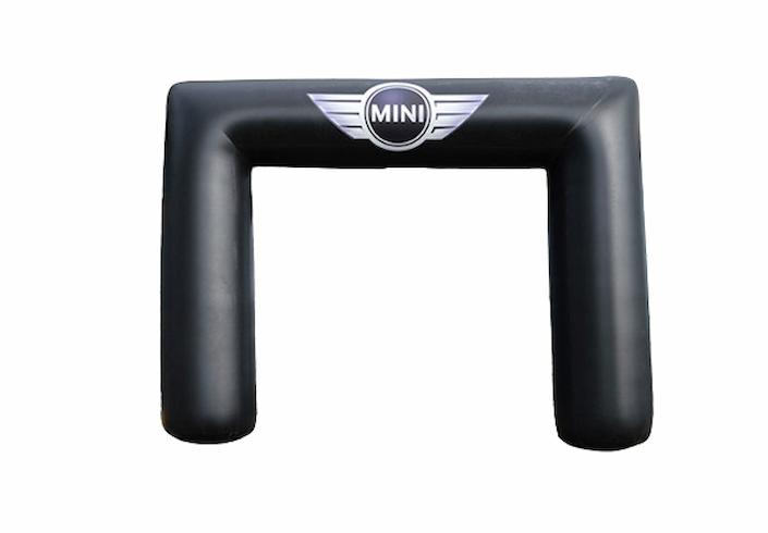 Maatwerk opblaasbare reclame boog voor MINI op aanvraag gemaakt